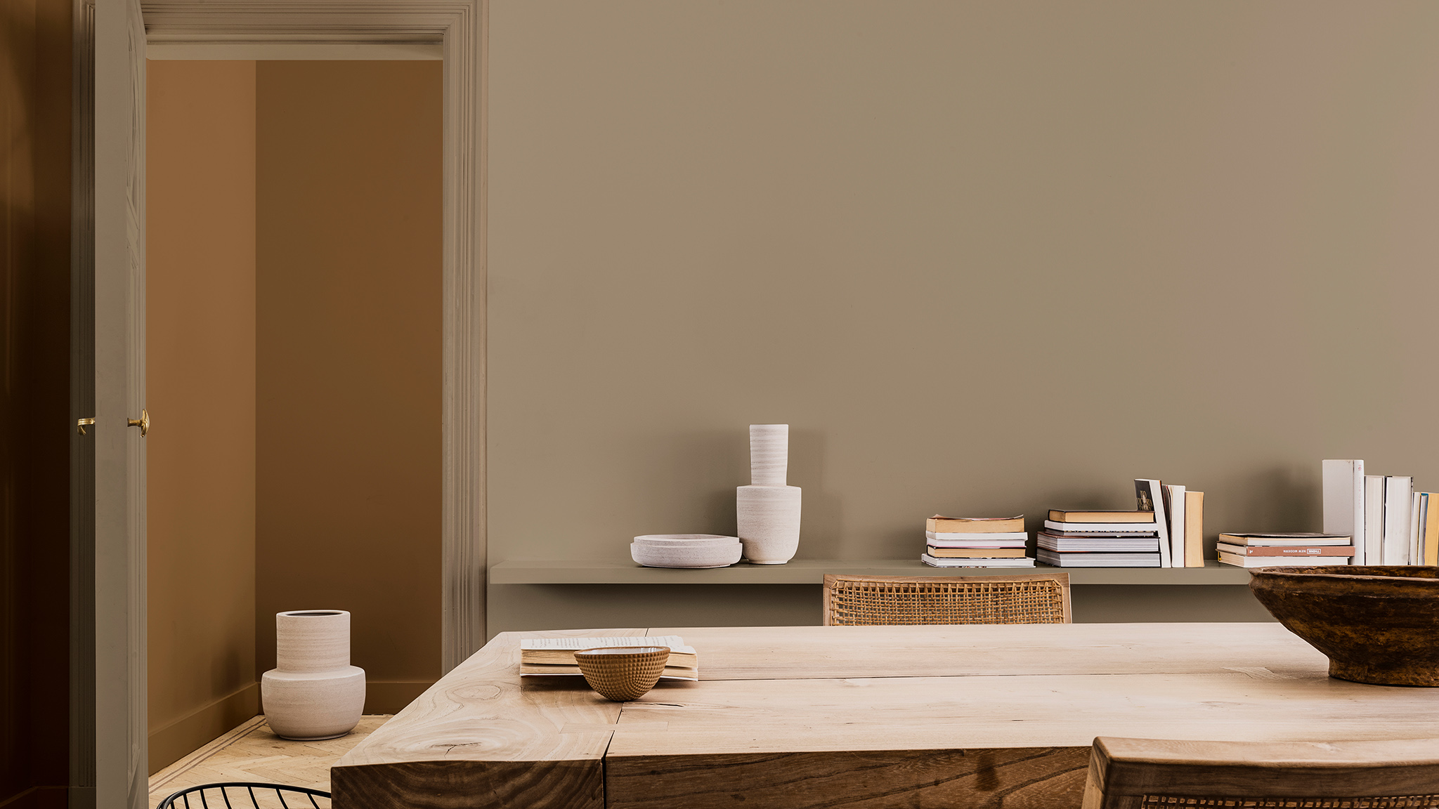 Wooden dining table against Colour of the Year wall Dulux_CF21_Colour_of_the_year_Timeless_colors_global_1