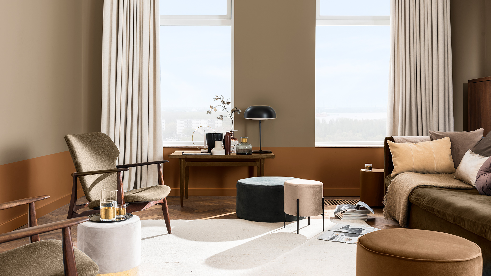 Living room with beige and terracotta low split wall Dulux_CF21_Color_of_the_Year_Trust_colors_global_2