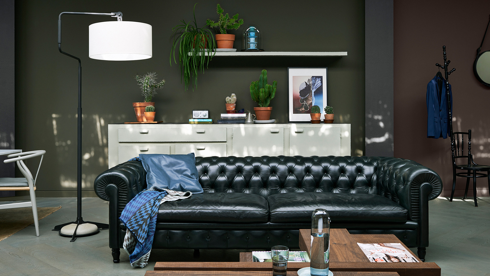 A living room in rich browns and mossy greens Dulux_dark_shades_UK_2