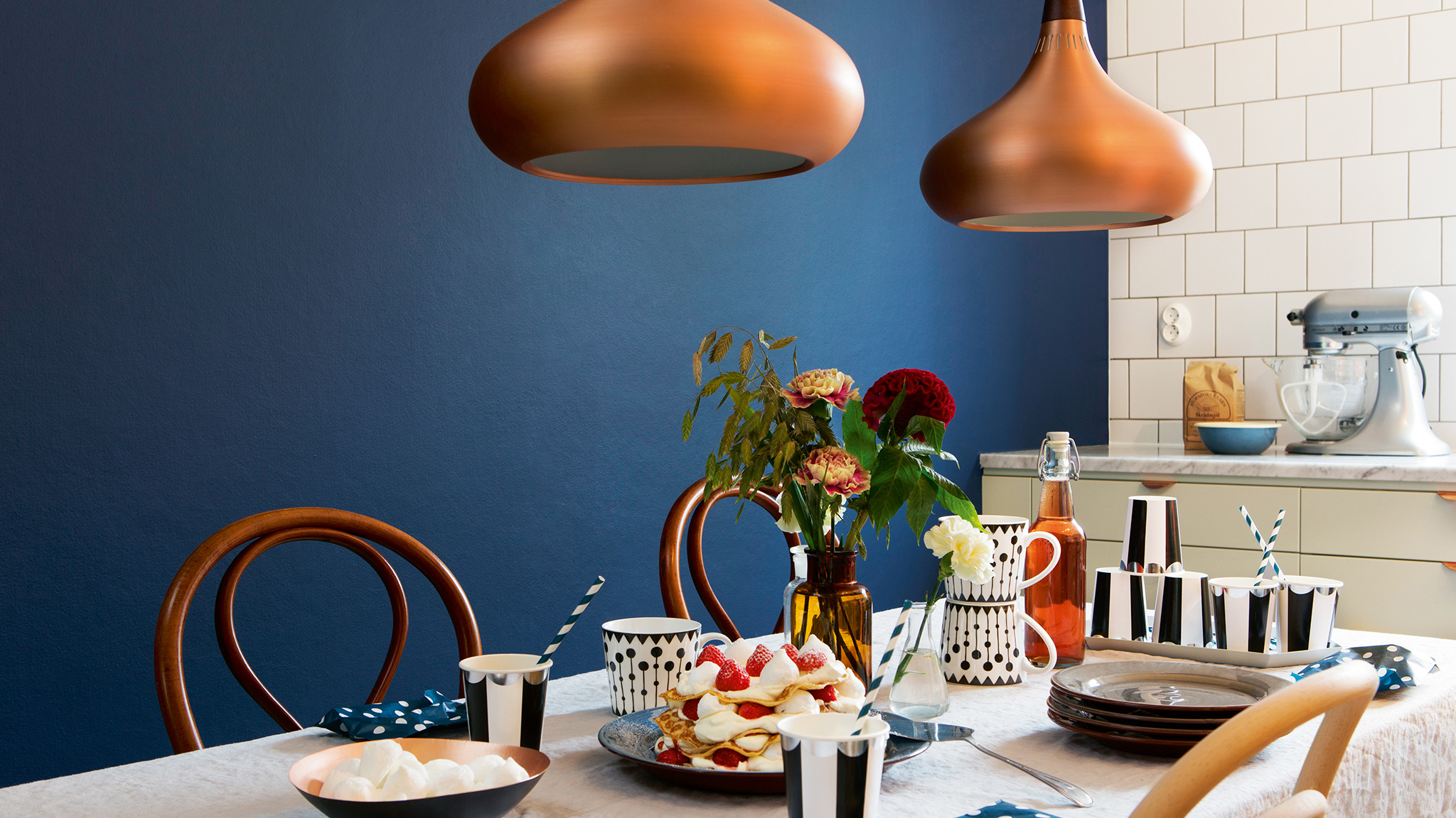 Royal blue kitchen Dulux_dark_shades_UK_3