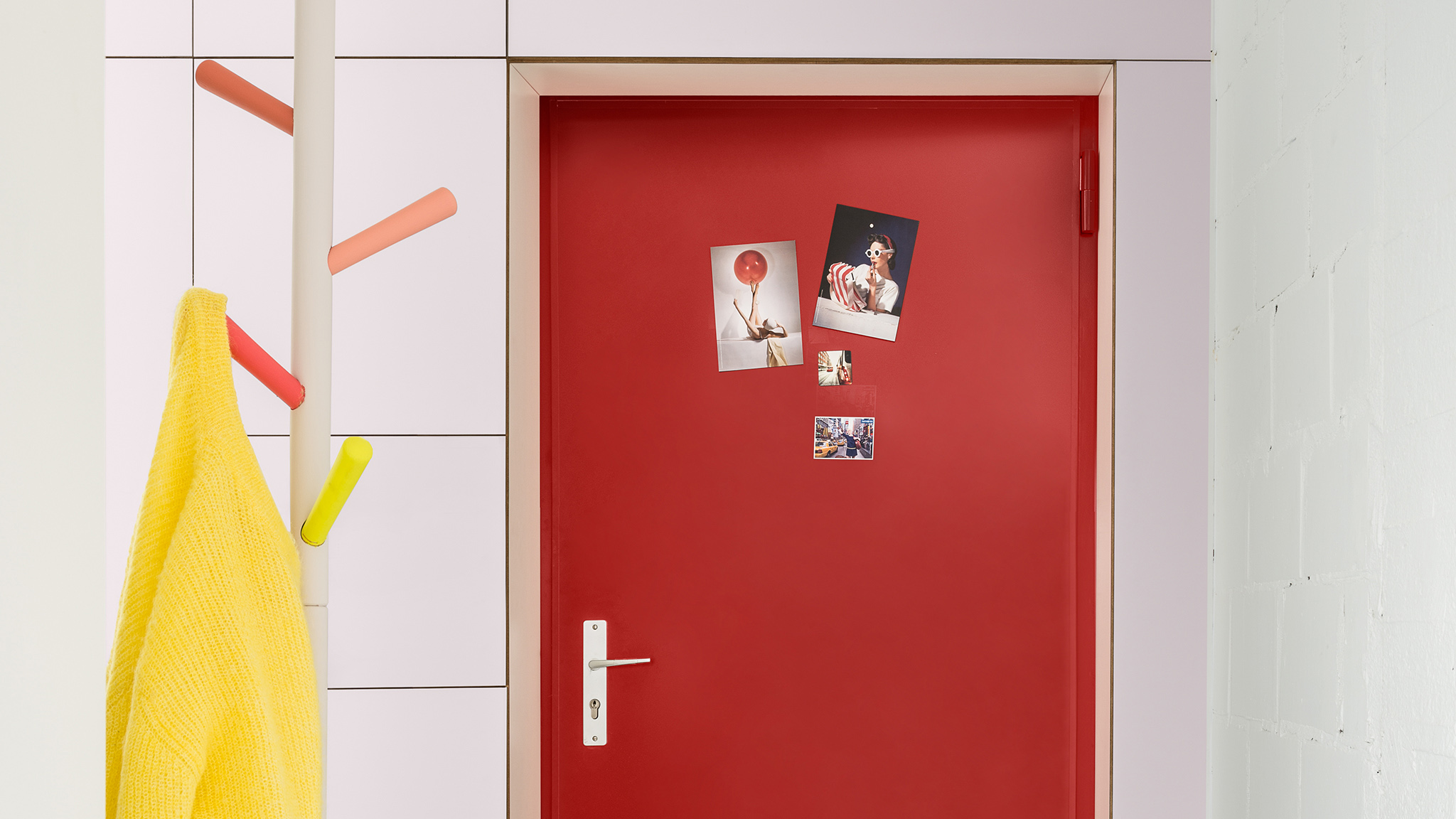 Bright living room door Dulux_family_living_room_UK_2