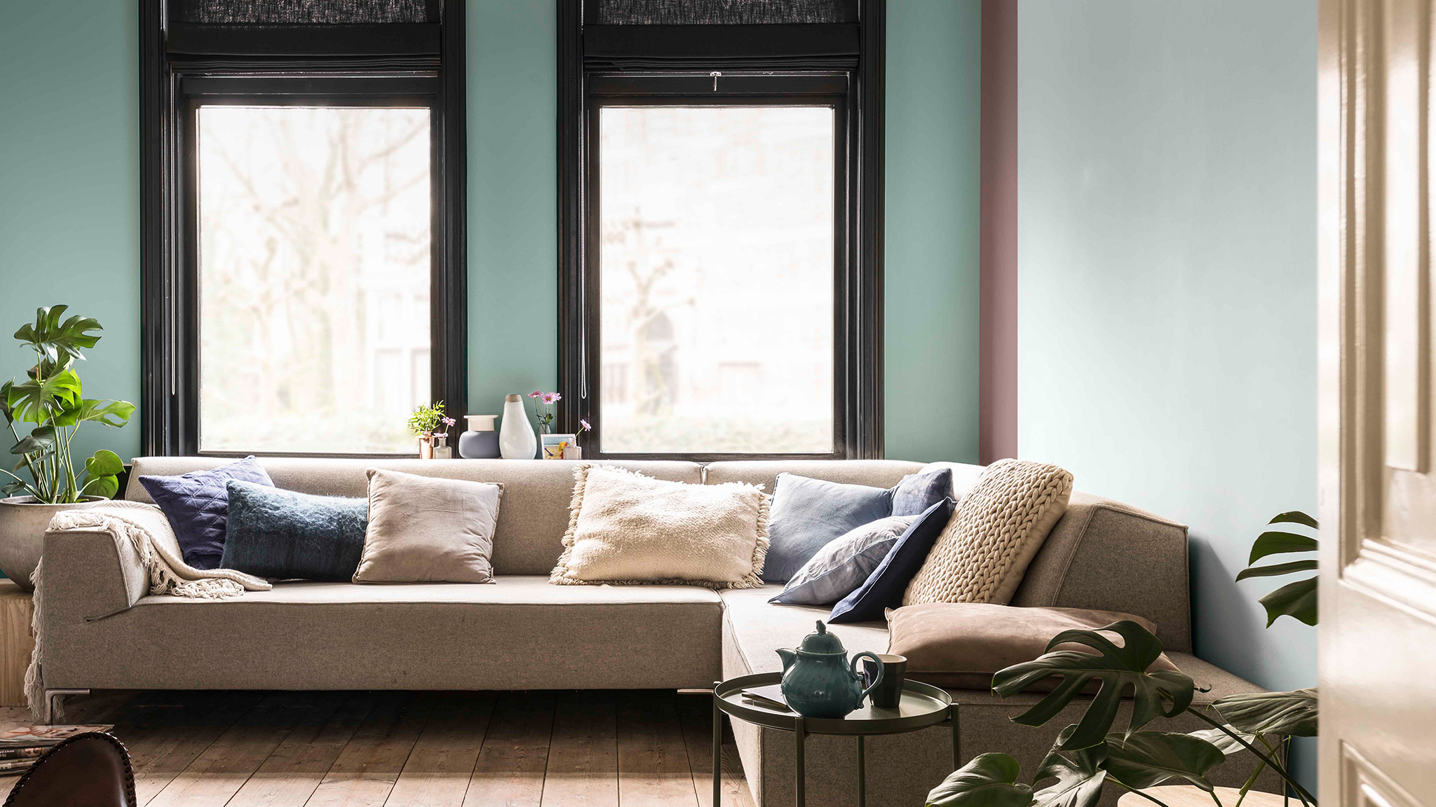 Colorful window frames Dulux_family_living_room_UK_3