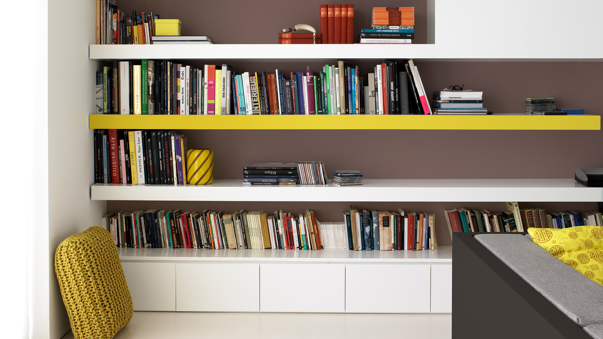 Painted shelves Dulux_family_living_room_UK_4